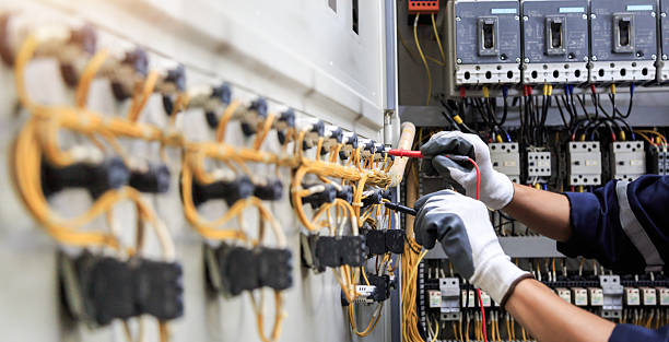Professional Electrician technician working in Woodside, CA